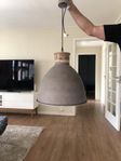 Lampa i plåt.