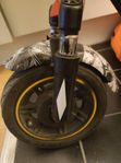 37kmh Segway Ninebot KickScooter MAX G30P med Stötdämpare