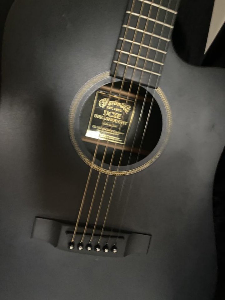 gitarr semi akustisk Martin & co