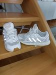 Adidas skor