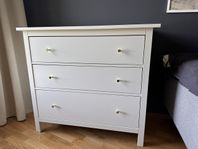 Byrå Hemnes med tre lådor