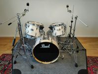 Pearl EXR trumset, 5 symbaler, dubbelpedal, matta, stämmare
