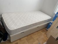 Nordli säng med förvaring 