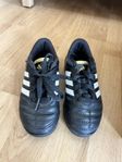 Adidas fotbollsskor 29 
