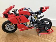 Lego Technic 42107