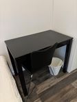 Skrivbord och stol - mycket fint skick