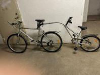 Herrcykel med barnsläp.