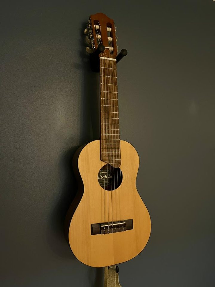 Guitalele - Nylonsträngad git...