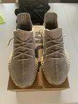 Yeezy 350 v2 i färgen Sesame stl EU45 1/3
