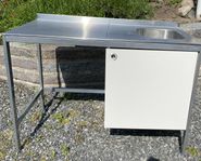 Vändbar diskbänk rostfri, med underskåp 