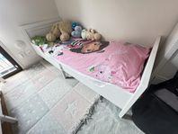 Vit Sundvik säng inkl. madrass