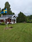Timrad stuga med sovloft