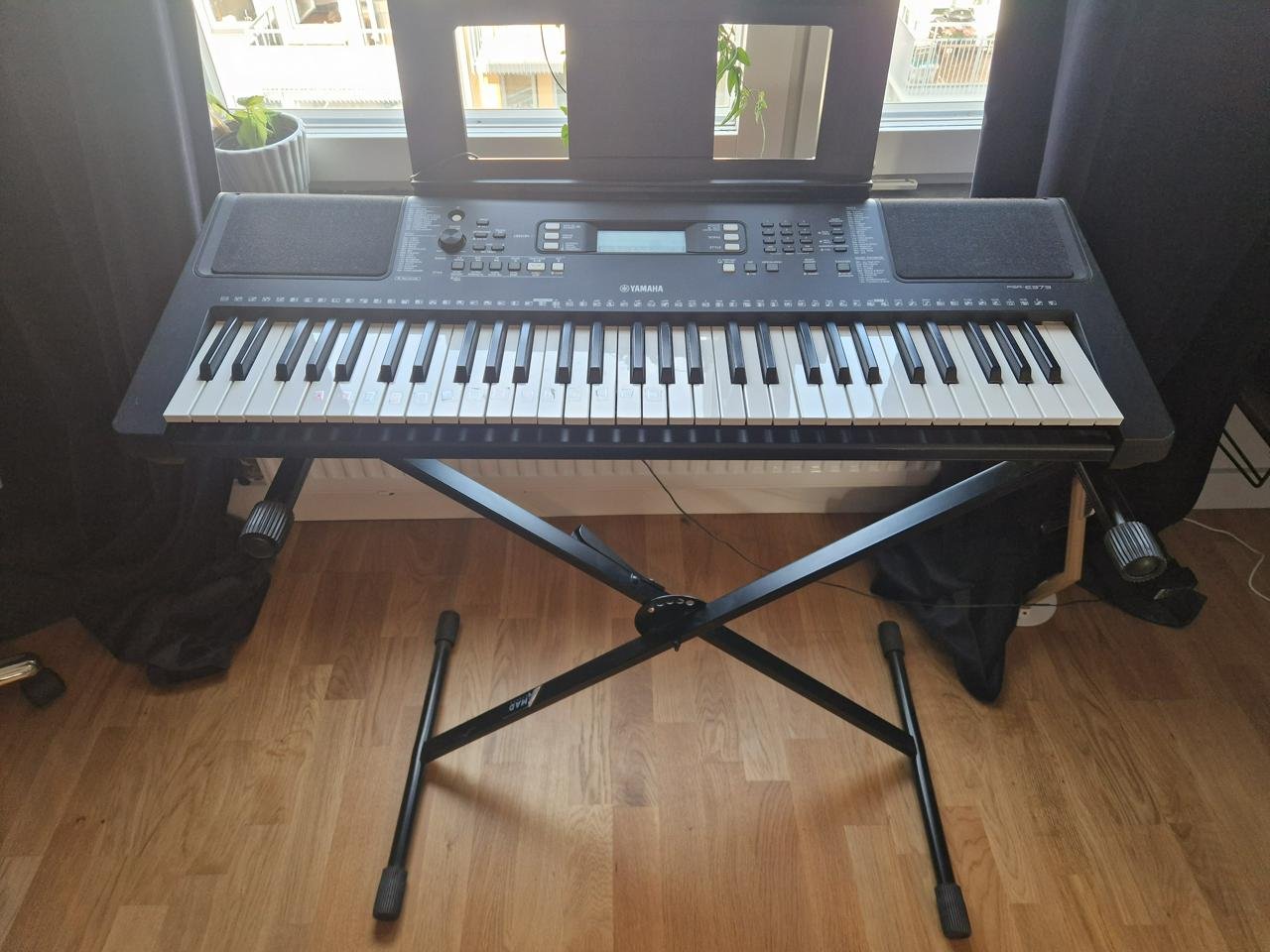Keyboard Yamaha psr-e373 +ställ