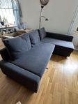 Blå bäddsoffa från IKEA med förvaring under divanen
