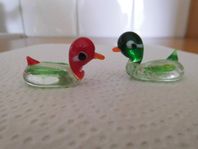 RETRO glasfigurer två små anka glasdjur tittskåp