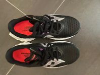 Saucony skor i nyskick stl 35,5