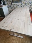 Bortskänkes stort bord i furu