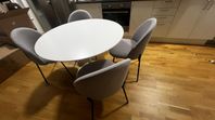 Stilren matgrupp – Rund bord + 4 stolar!