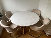 Matbord och stolar