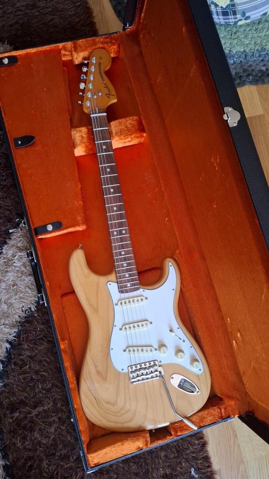 Fender AV II 73 Stratocaster