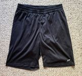Snygga svarta träningsshorts stl 146/152