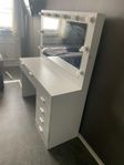 Sminkbord med LED-lampor – Bra skick!