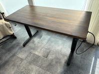 höj och sänkbart skrivbord