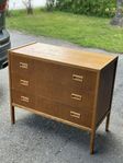 BYRÅ i teak, Bertil Fridhagen Bodafors,1960-talet Stämplad