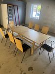 Bord & 8 Stolar