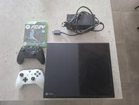 Xbox One + 2 handkontroller + 1 spel.