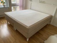 dubbelsäng180 cm  med sänggavel 