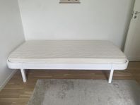 Design Oliver furniture säng inkl madrass