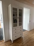Hemnes vitt vitrinskåp 