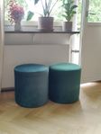 Sittpuff/fotpall i grön sammet, 2 st