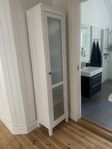 Hemnes vitrinskåp smalt 