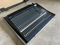 stort mixerbord och 2st multikabel