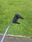 Wilson infinite armlock putter och en bärbag.
