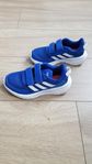 Adidas träningsskor barn str 30