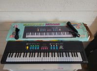 Keyboard med 61 tangenter och mikrofon