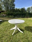 Runt vitt köksbord 