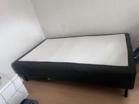 säng från Jysk 