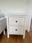 Hemnes byrå med 2 lådor/nattduksbord IKEA!