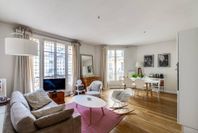 Charmig och ljus lägenhet i centrala Paris