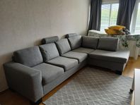 fin och skön soffa med divan 