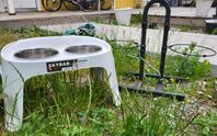 2 st hundbar m skålar o ankare