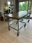 Unikt bord i industriell stil