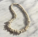 Fint äldre halsband, av Havssnäcka