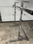Skivstång med ställning o 100 kg vikter