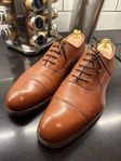 Loake Ljusbruna Läderskor - Storlek 9,5 UK Säljes