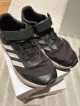 Adidasskor i storlek 38